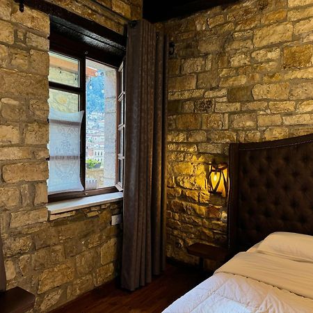 White House Boutique Hotel & Restaurant - Since 1999 Berat Esterno foto