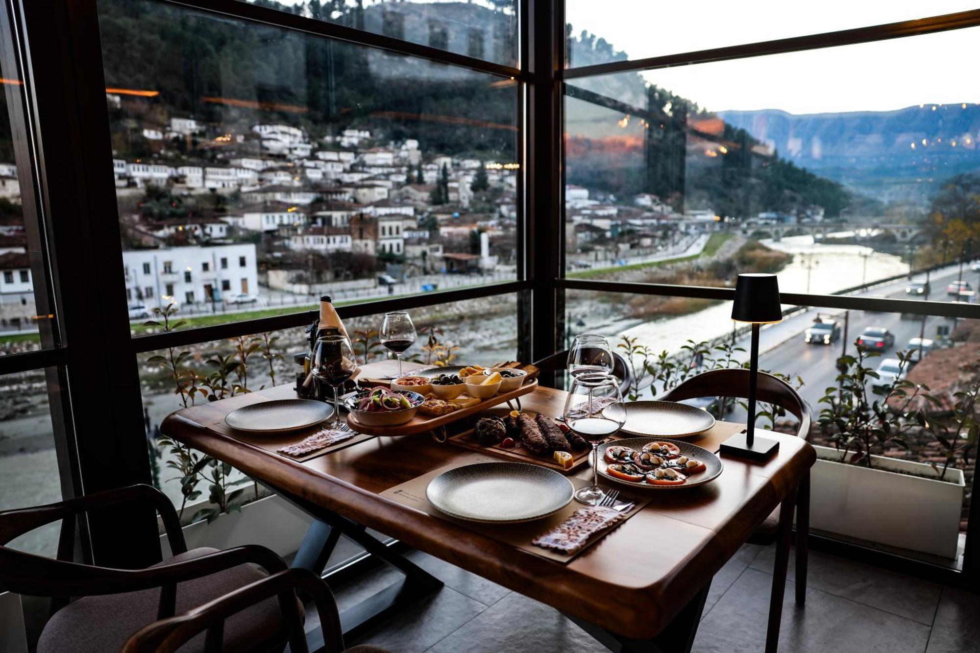 White House Boutique Hotel & Restaurant - Since 1999 Berat Esterno foto