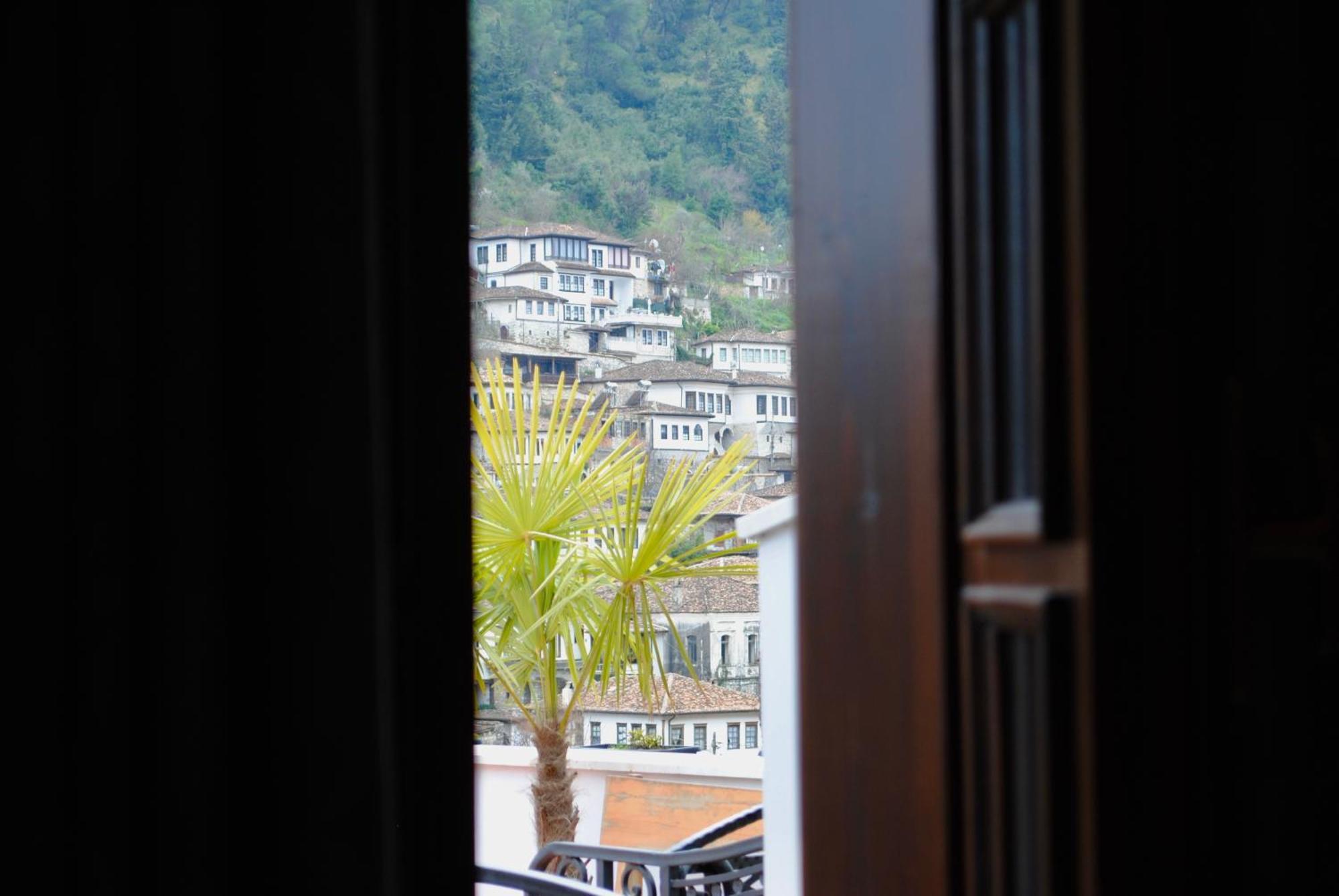 White House Boutique Hotel & Restaurant - Since 1999 Berat Esterno foto