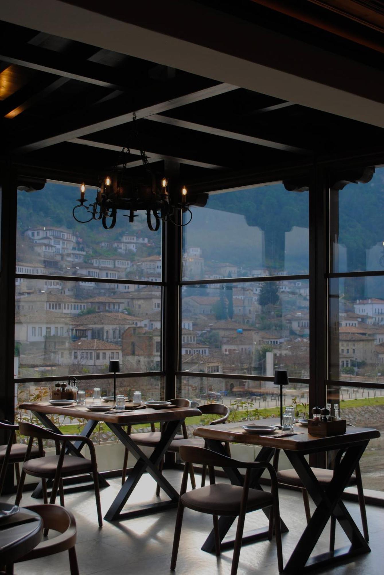 White House Boutique Hotel & Restaurant - Since 1999 Berat Esterno foto