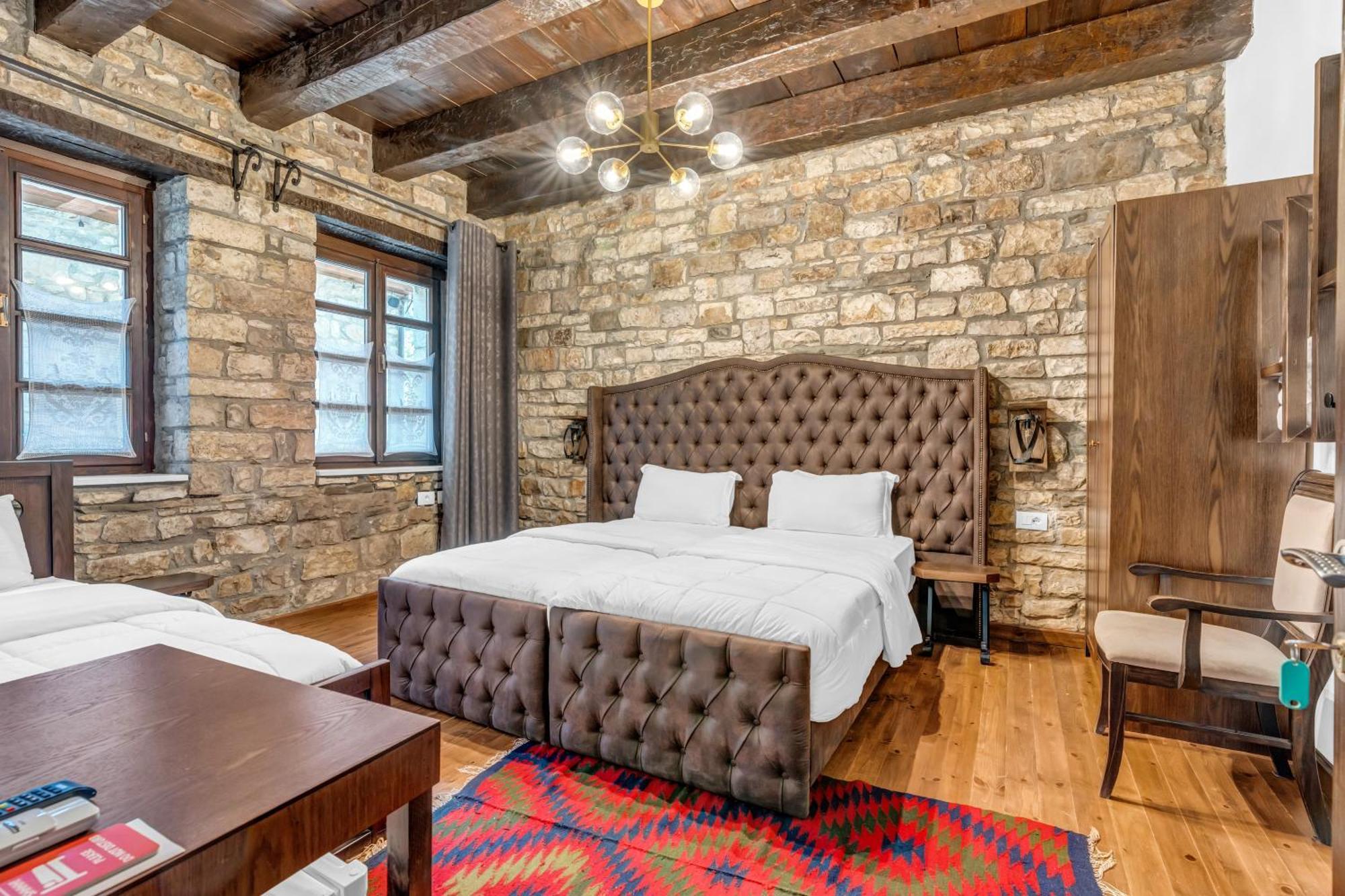 White House Boutique Hotel & Restaurant - Since 1999 Berat Esterno foto