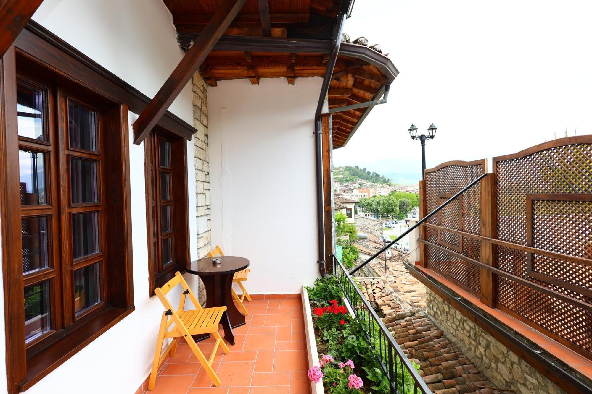 White House Boutique Hotel & Restaurant - Since 1999 Berat Esterno foto